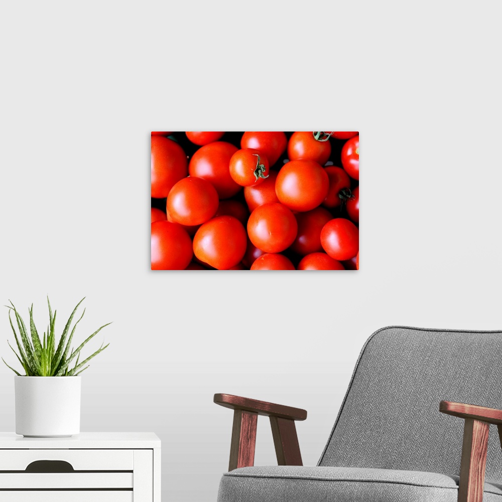 A modern room featuring Organic Food, Tomatoes
