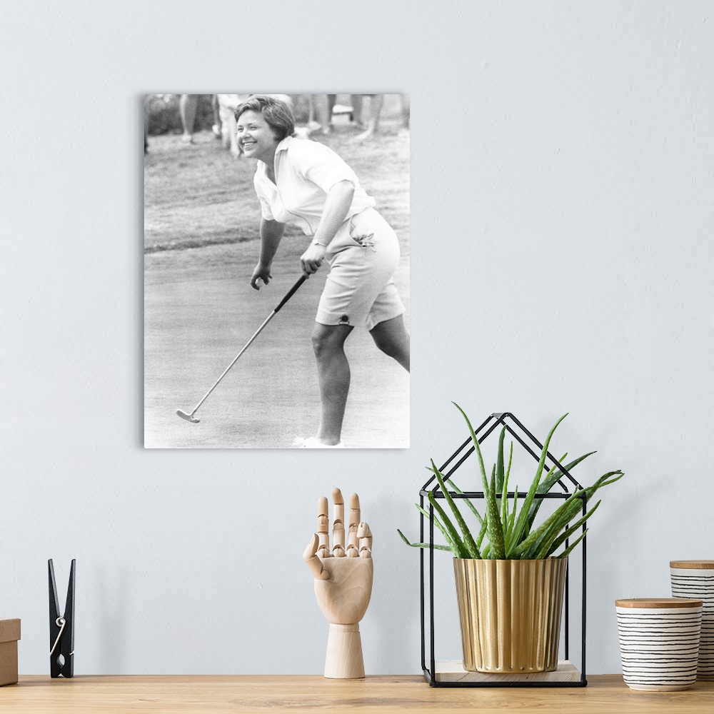 A bohemian room featuring Shelley Lee Hamlin burst onto the golf scene at age 17. Aug. 8, 1966. Her score of a score of 70 ...