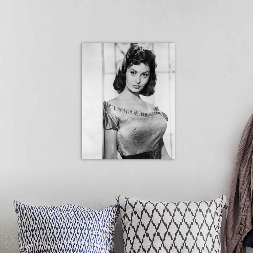 A bohemian room featuring Sophia Loren, The Pride And The Passion