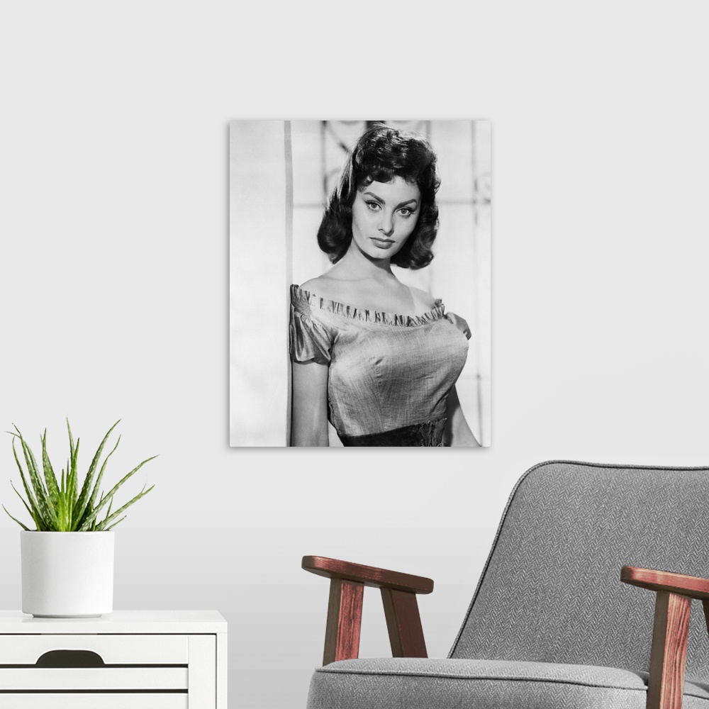 A modern room featuring Sophia Loren, The Pride And The Passion