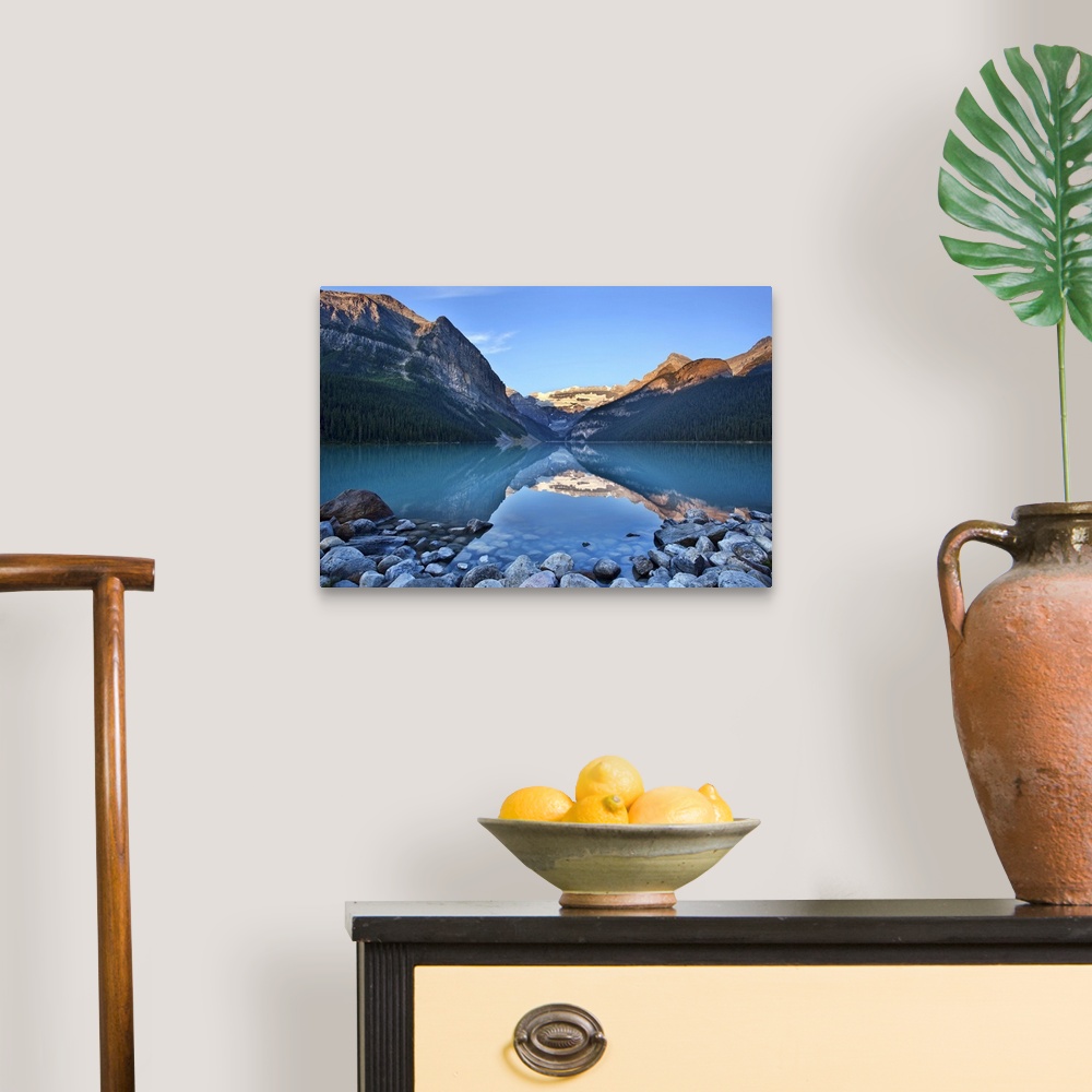 A traditional room featuring Early morning with rocky foreground on Lake Louise in Banff National Park