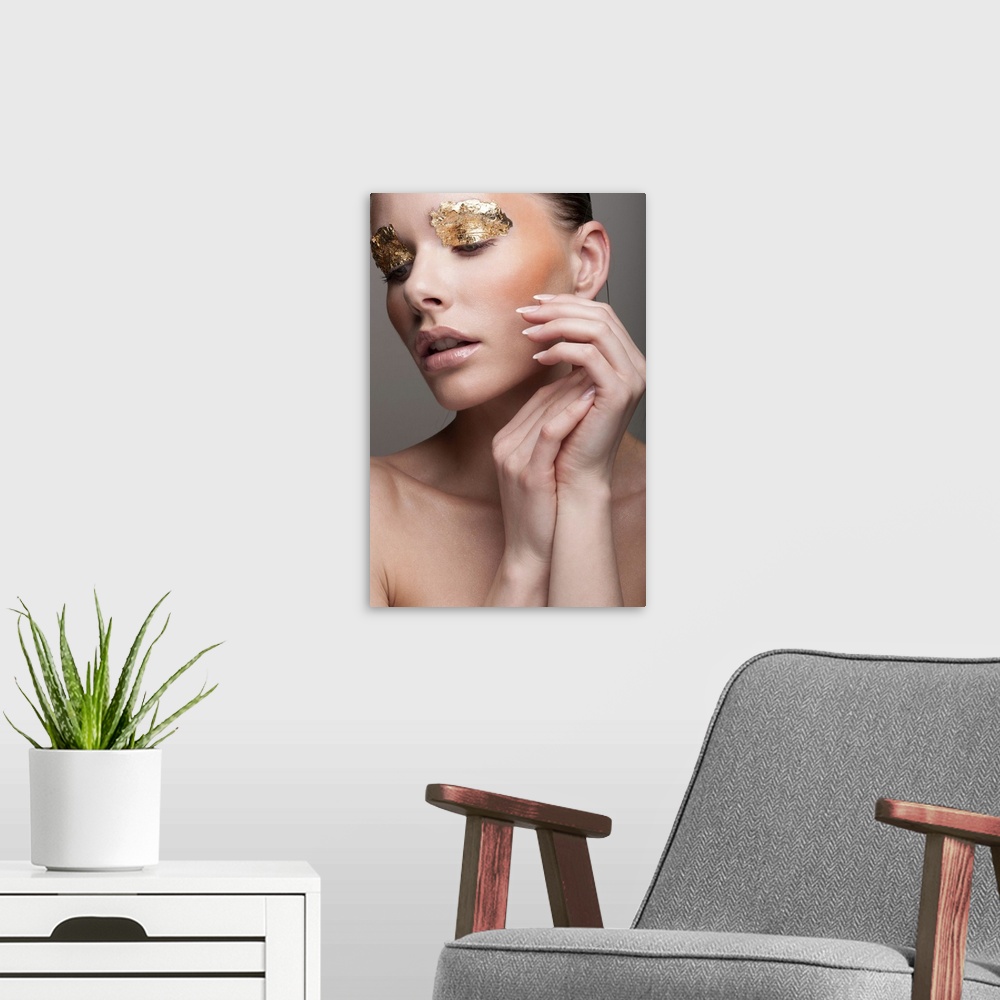 A modern room featuring Beauty portrait, studio shot. Taken with Canon 1Ds mark III