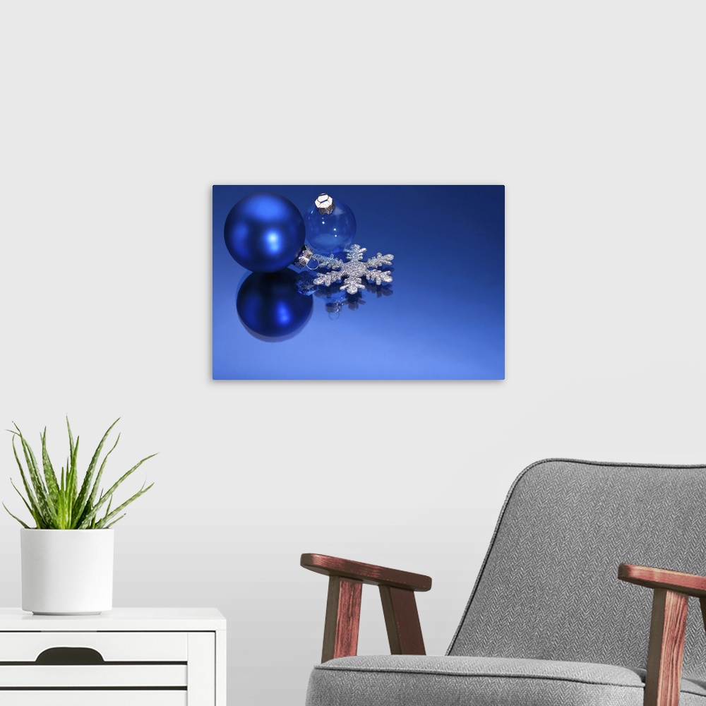 A modern room featuring Blue Christmas decorations