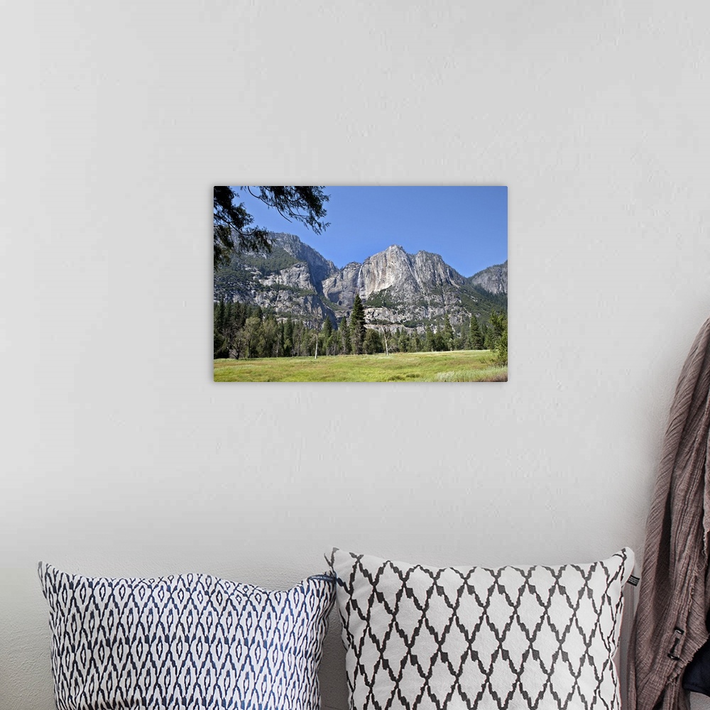 A bohemian room featuring Daytime view of Yosemite National Park