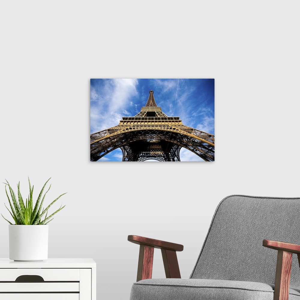 A modern room featuring Torre Eiffel - Tour Eiffel - Eiffel Tower