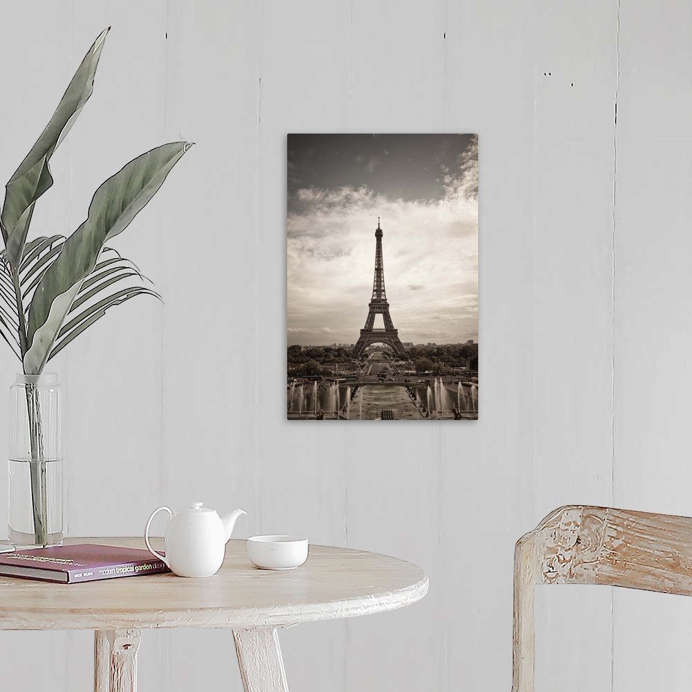 A farmhouse room featuring Eiffel Tower as seen from Palais de Chaillot, Trocadero, Paris, France