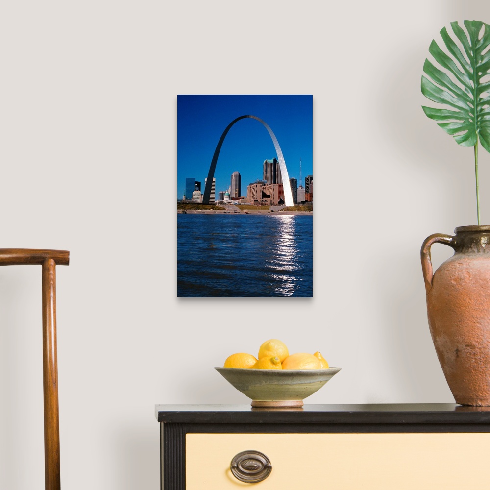 A traditional room featuring Gateway Arch in St Louis, Missouri