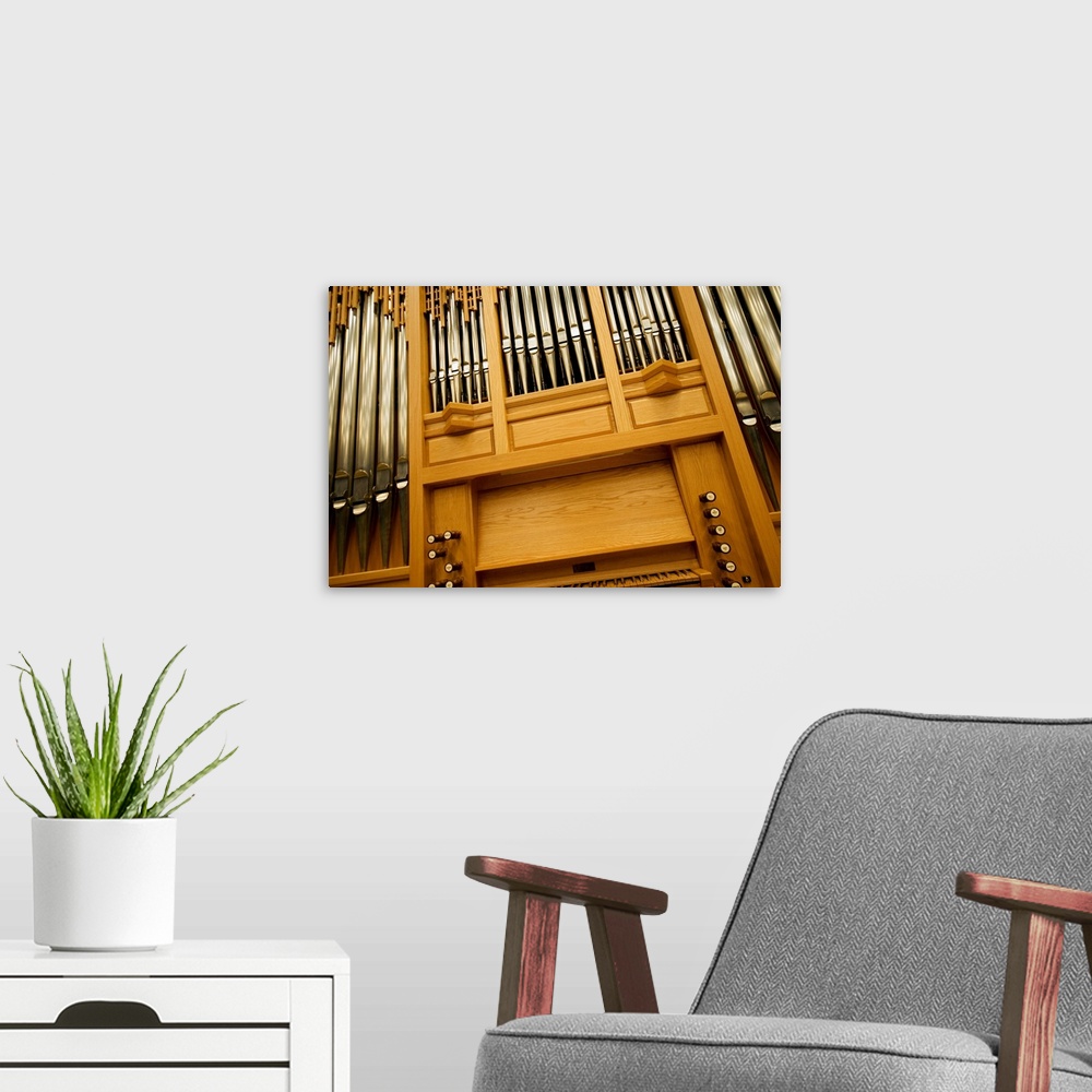 A modern room featuring Pipe organ