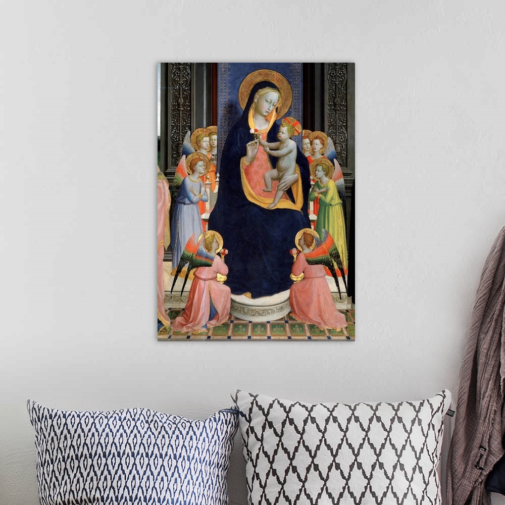A bohemian room featuring Saint Dominic altarpiece : Virgin and Child enthroned with Eight angels by Fra Angelico - San Dom...