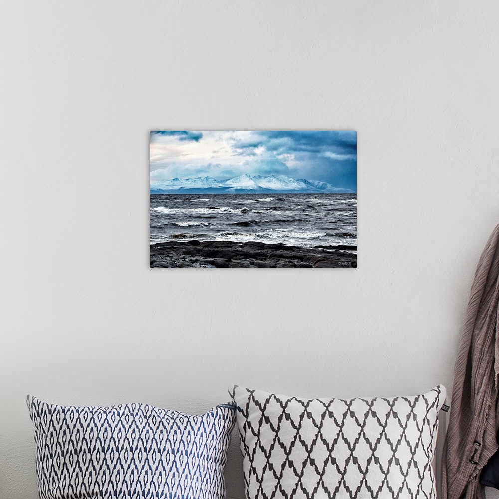 A bohemian room featuring Sea and mountain in winter.