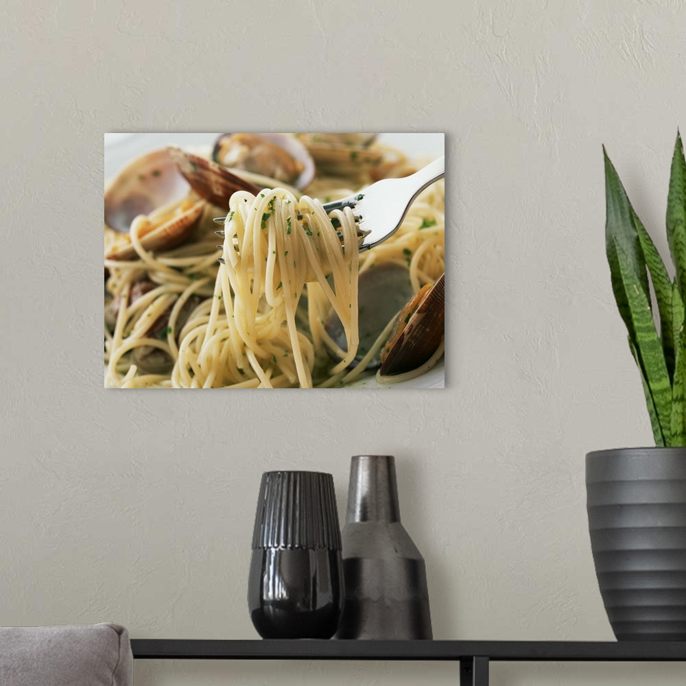 A modern room featuring Spaghetti Vongole Bianco
