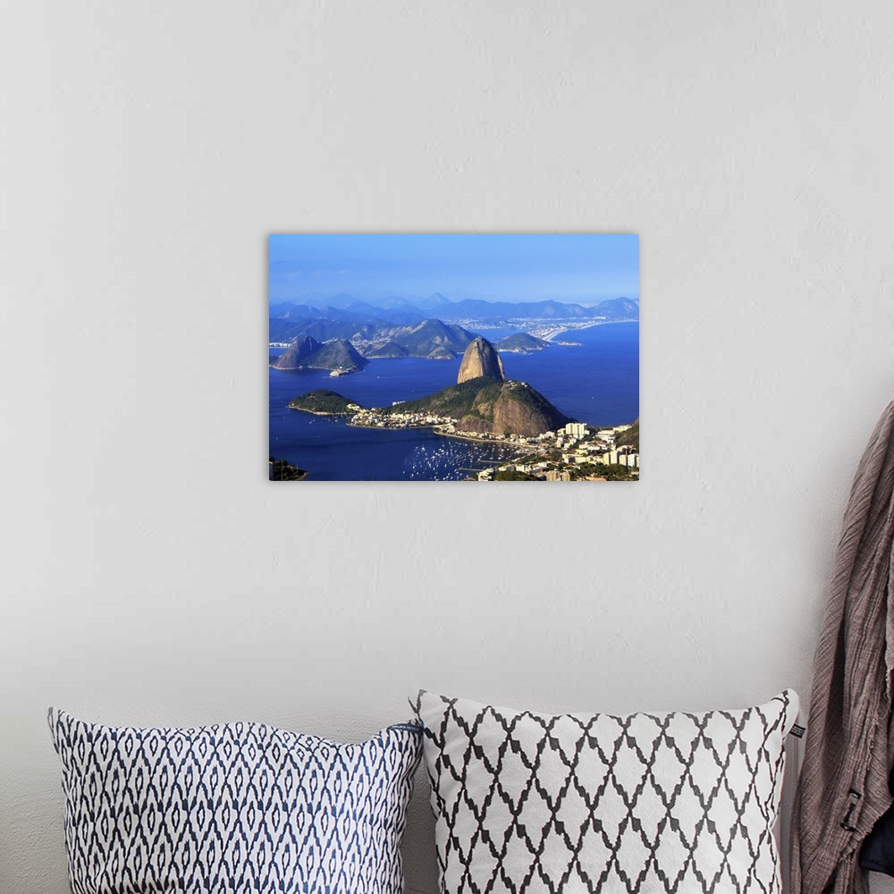 A bohemian room featuring Sugar Loaf mountain, Guanabara and Botafogo Bay.
