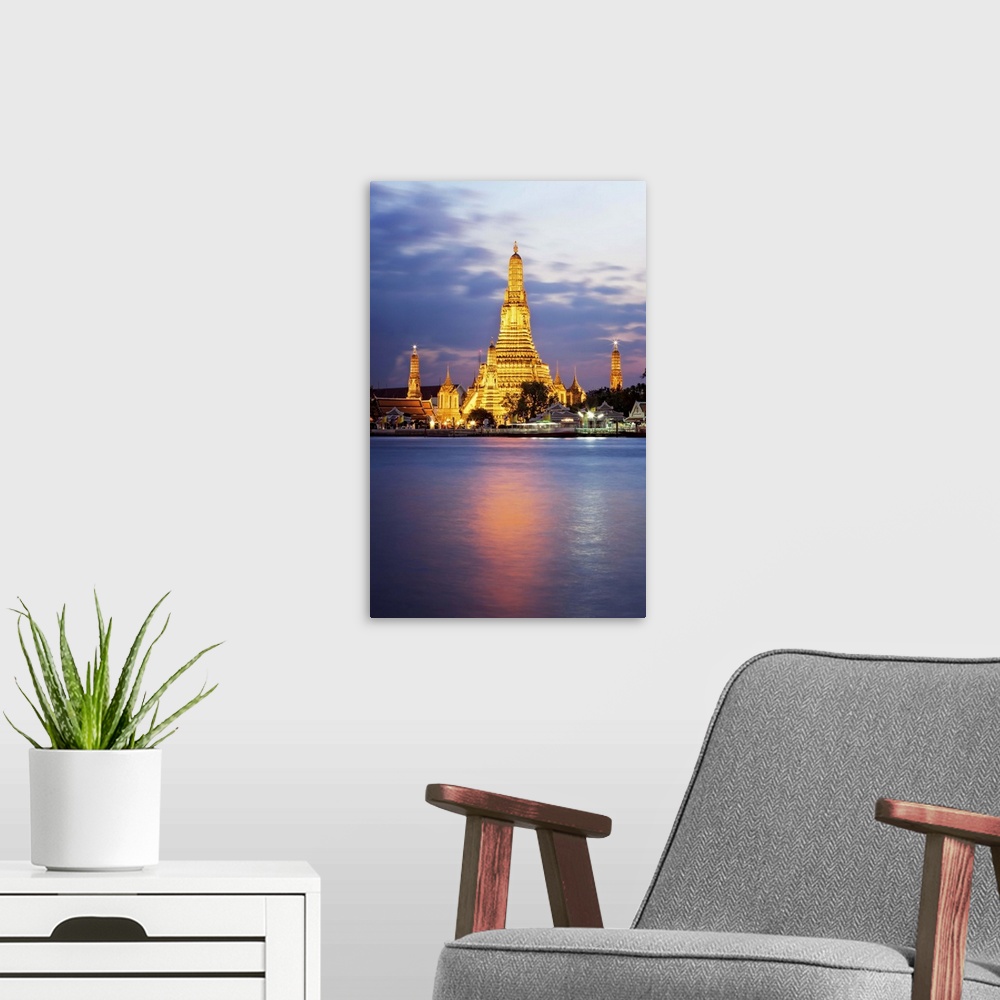 A modern room featuring Sunrise Wat Arun, Bankok, Thailand