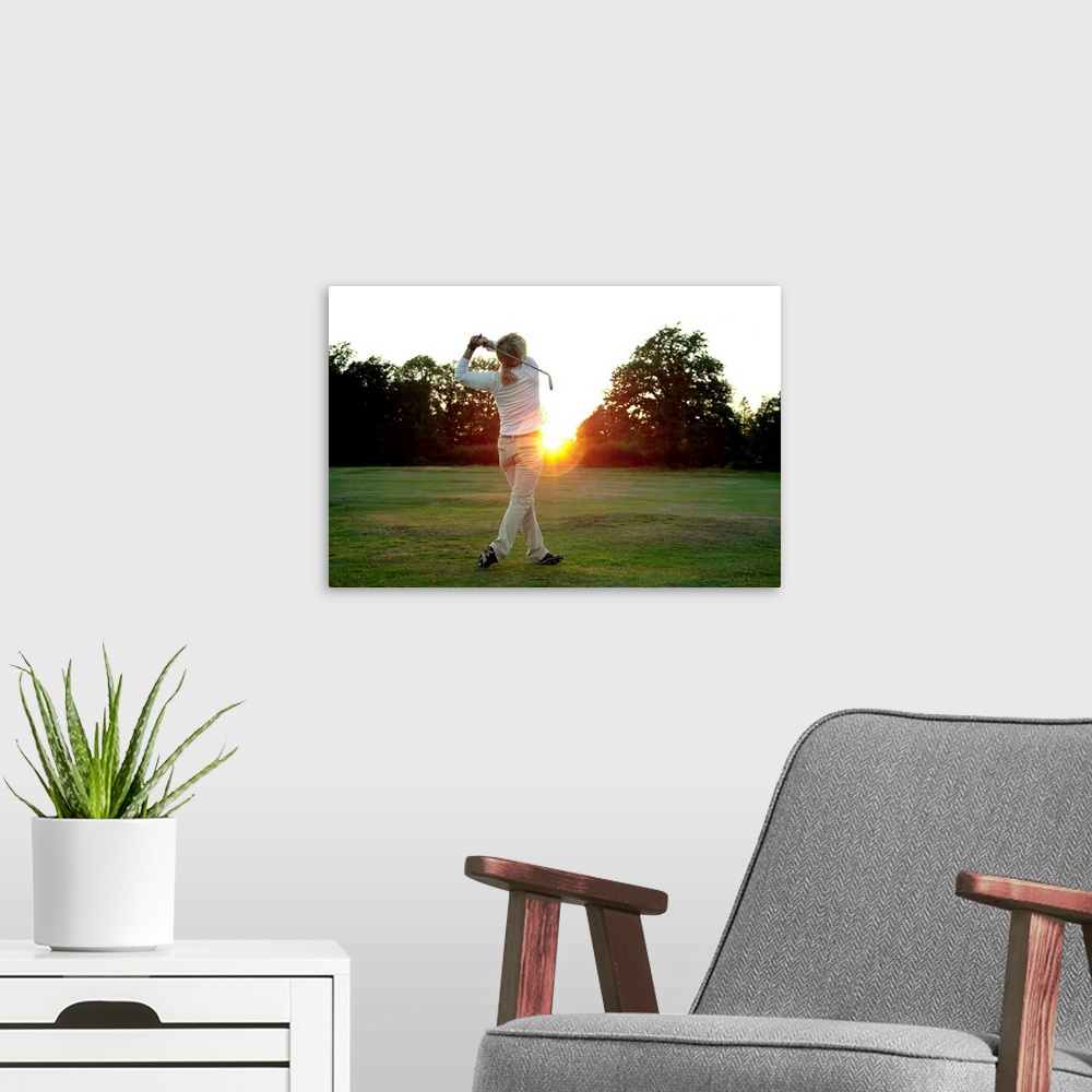 A modern room featuring Sunset golf swing