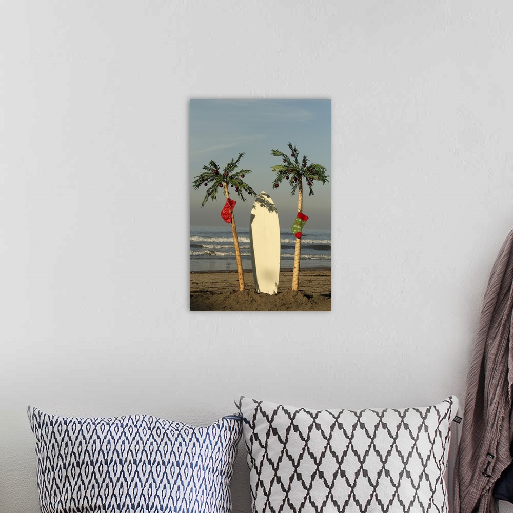 A bohemian room featuring Surfboard and palm trees at Christmas