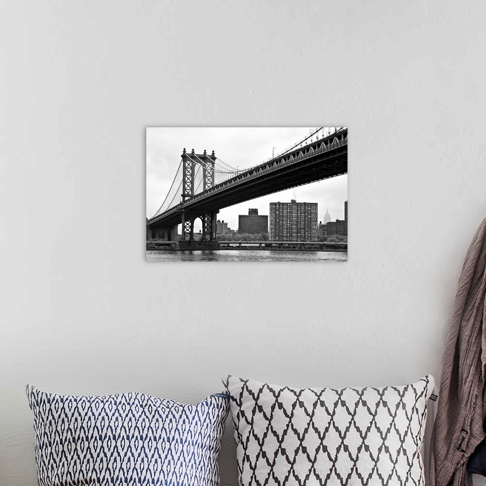 A bohemian room featuring The Manhattan Bridge in New York City.