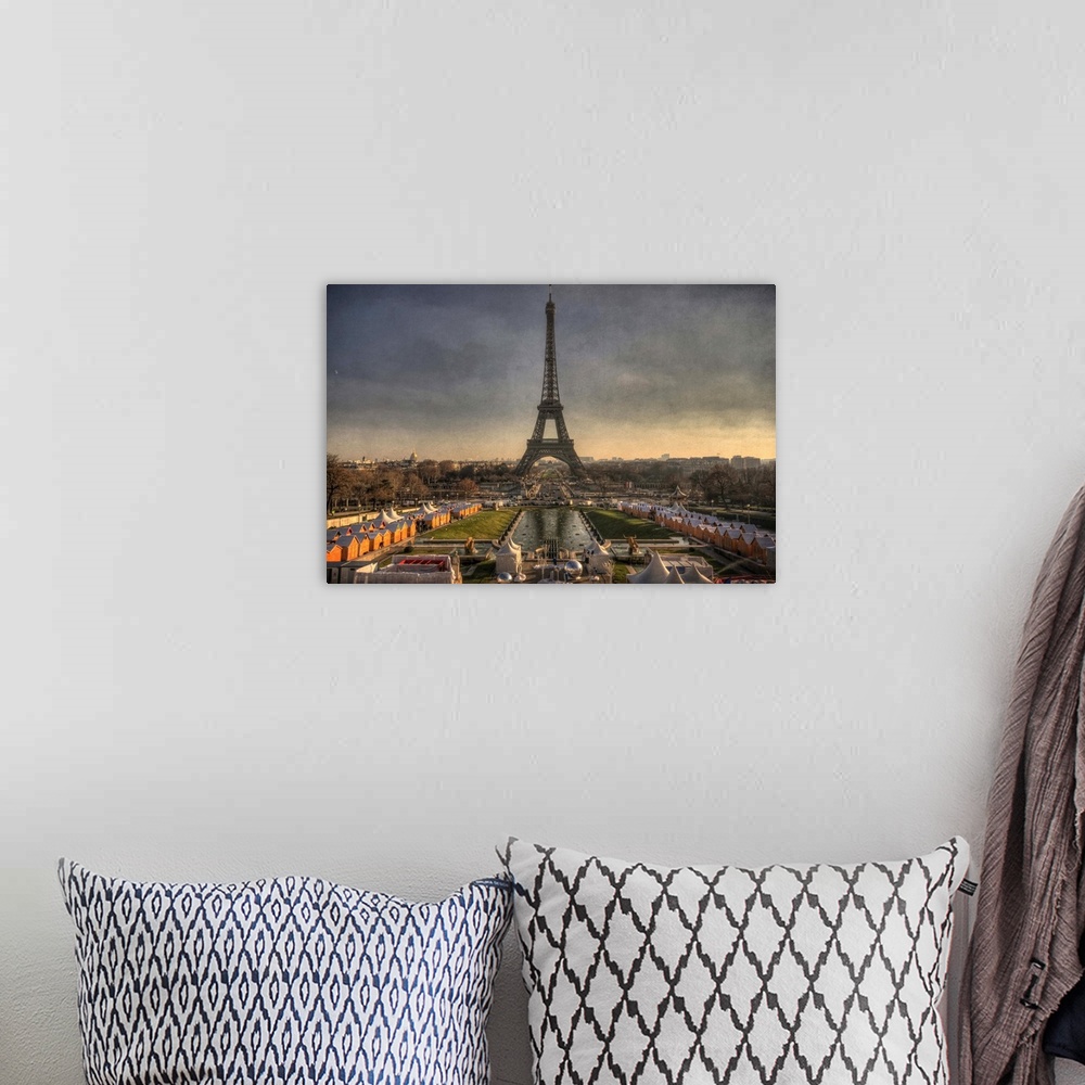 A bohemian room featuring Tour Eiffel, Paris, France.