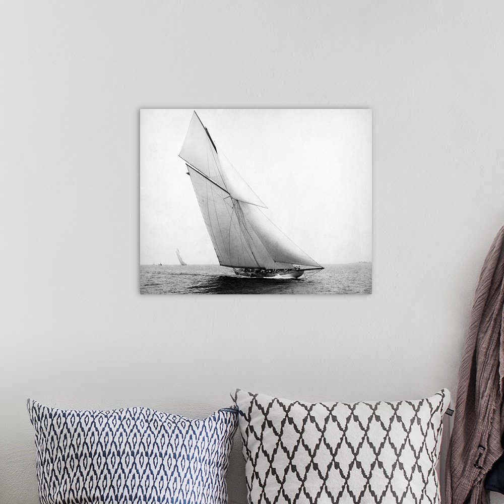 A bohemian room featuring Yacht Columbia Sailing