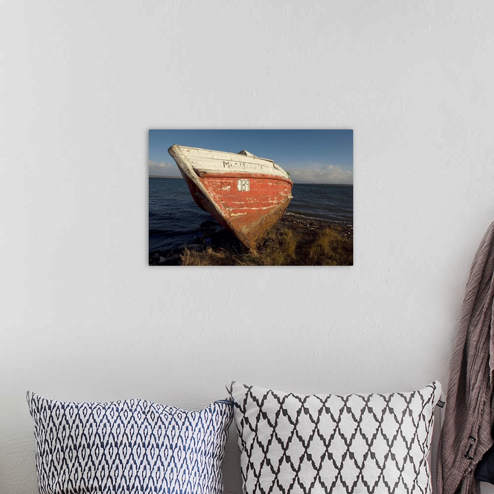 A bohemian room featuring Boat Natales Chile 2