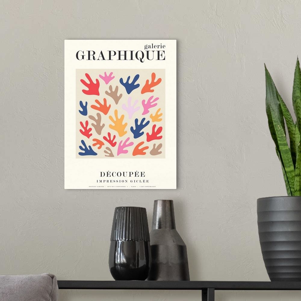 A modern room featuring Graphique 12