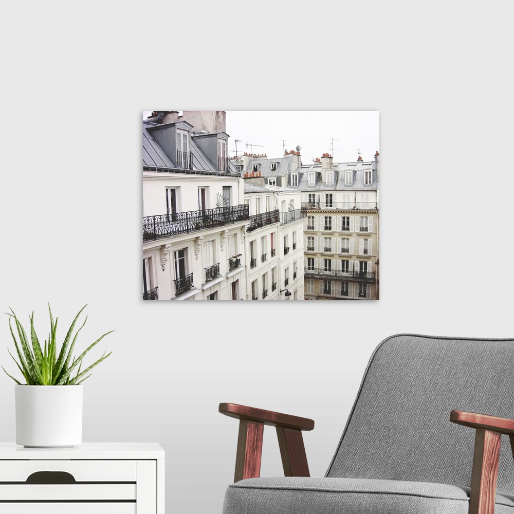 A modern room featuring Montmartre
