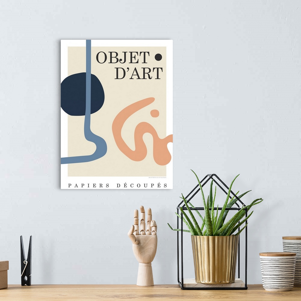 A bohemian room featuring Objet 7