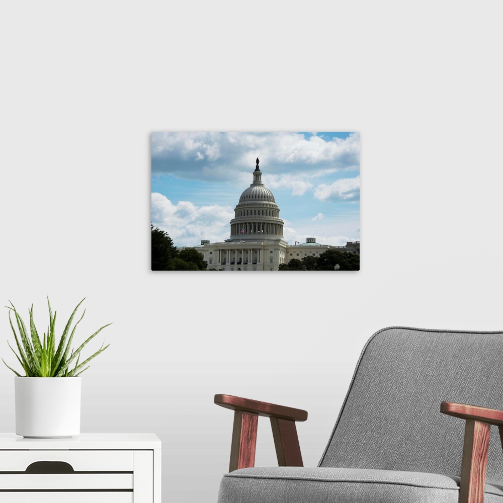 A modern room featuring US Capitol Building in Washington, DC.