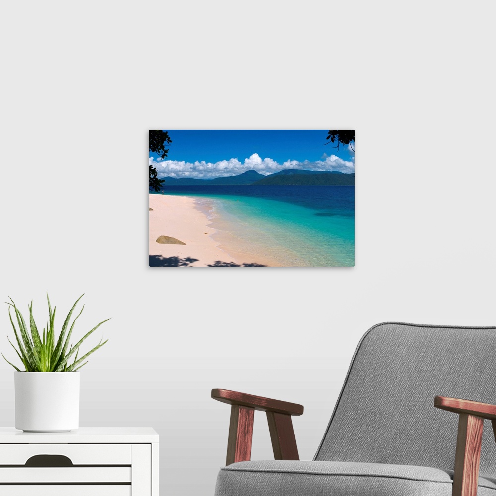 A modern room featuring A splendid, unspoiled beach on Fitzroy Island - Queensland - Australia