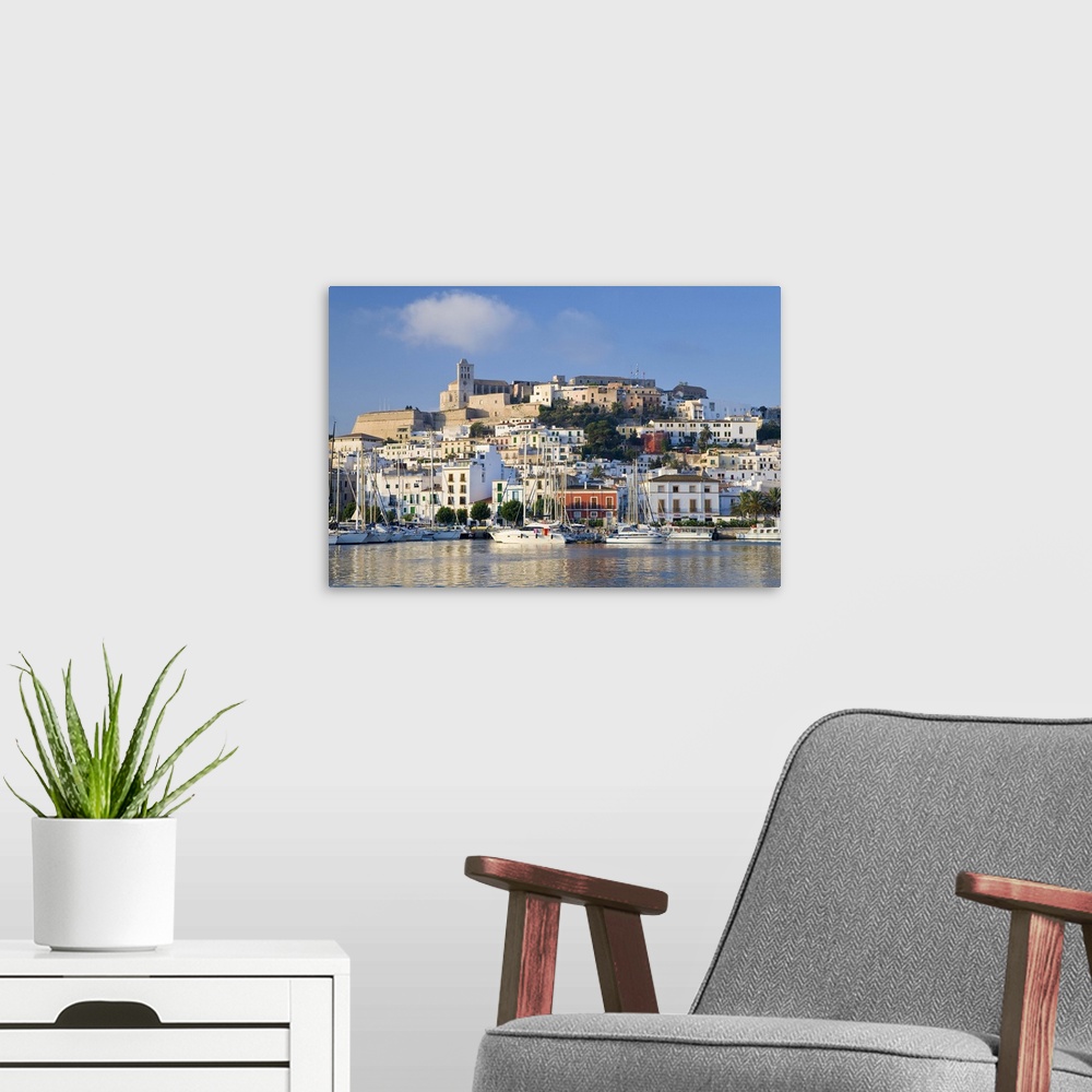 A modern room featuring Eivissa or Ibiza Town