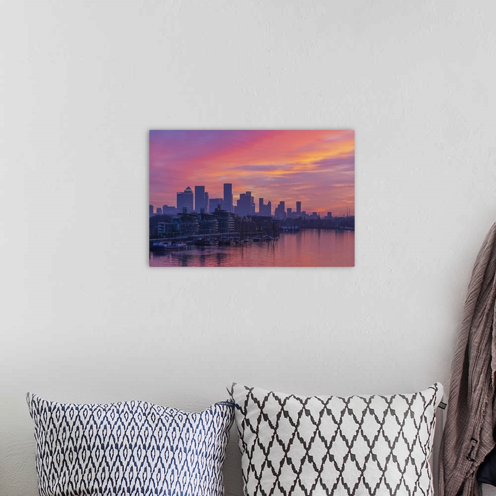A bohemian room featuring England, London, Docklands, River Thames and Canary Wharf Skyline at Dawn