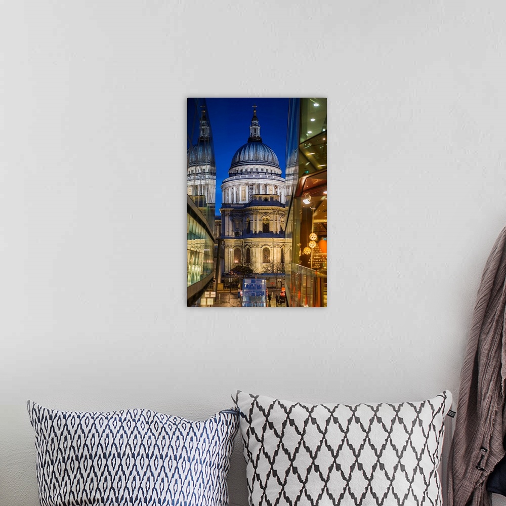 A bohemian room featuring England, London, The City, St. Paul's Cathedral from One New Change, dusk