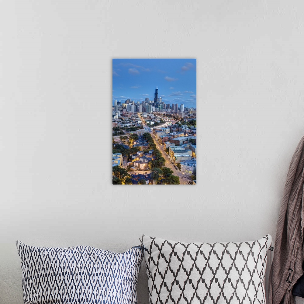 A bohemian room featuring United States of America, Illinois, Chicago, The Willis Tower and City skyline