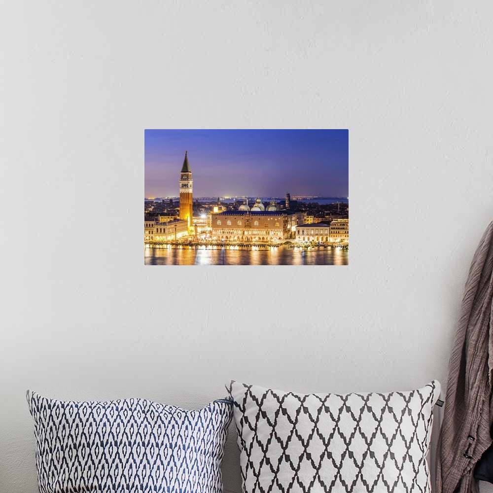 A bohemian room featuring Italy, Veneto, Venice. High angle view of the city at dusk