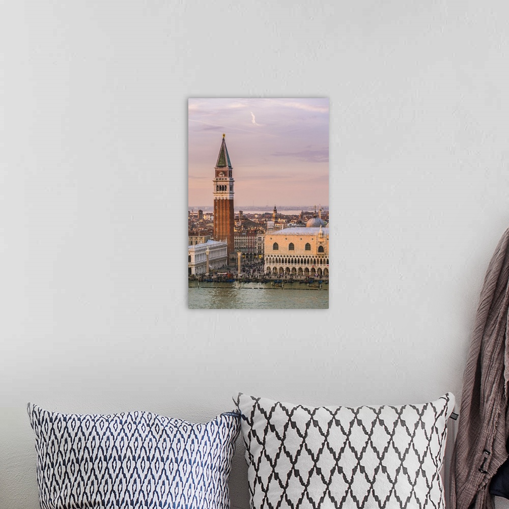 A bohemian room featuring Italy, Veneto, Venice. High angle view of the city at sunset