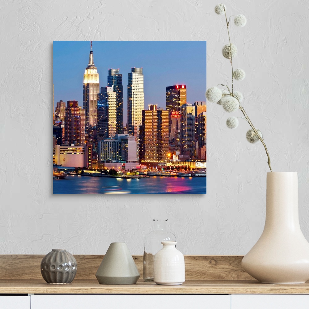 A farmhouse room featuring Manhattan, view of Midtown Manhattan across the Hudson River, New York, United States of America