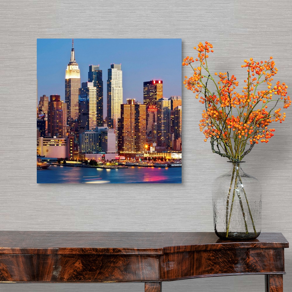 A traditional room featuring Manhattan, view of Midtown Manhattan across the Hudson River, New York, United States of America