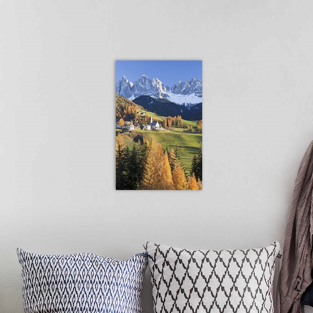 A bohemian room featuring Mountains, Geisler Gruppe/ Geislerspitzen, Dolomites, Trentino-Alto Adige, Italy, Europe