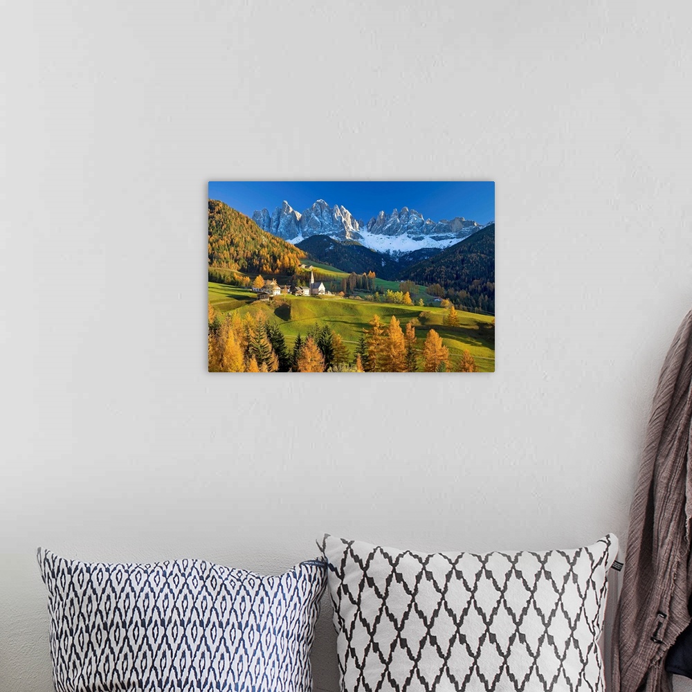 A bohemian room featuring Mountains, Geisler Gruppe/ Geislerspitzen, Dolomites, Trentino-Alto Adige, Italy, Europe