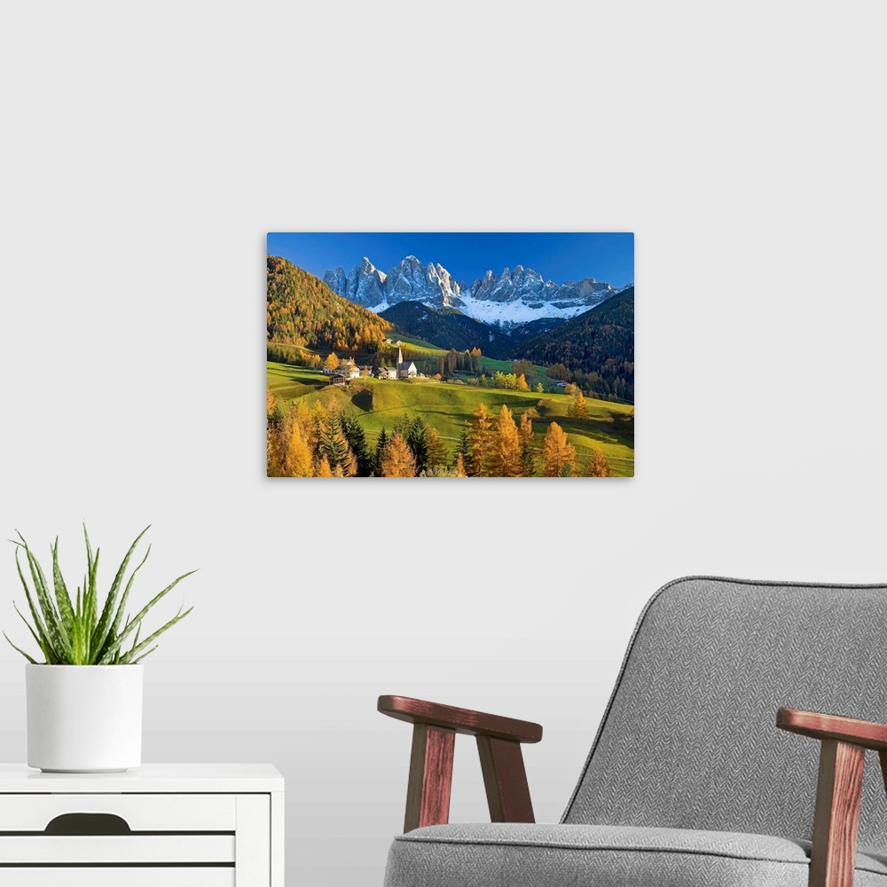 A modern room featuring Mountains, Geisler Gruppe/ Geislerspitzen, Dolomites, Trentino-Alto Adige, Italy, Europe