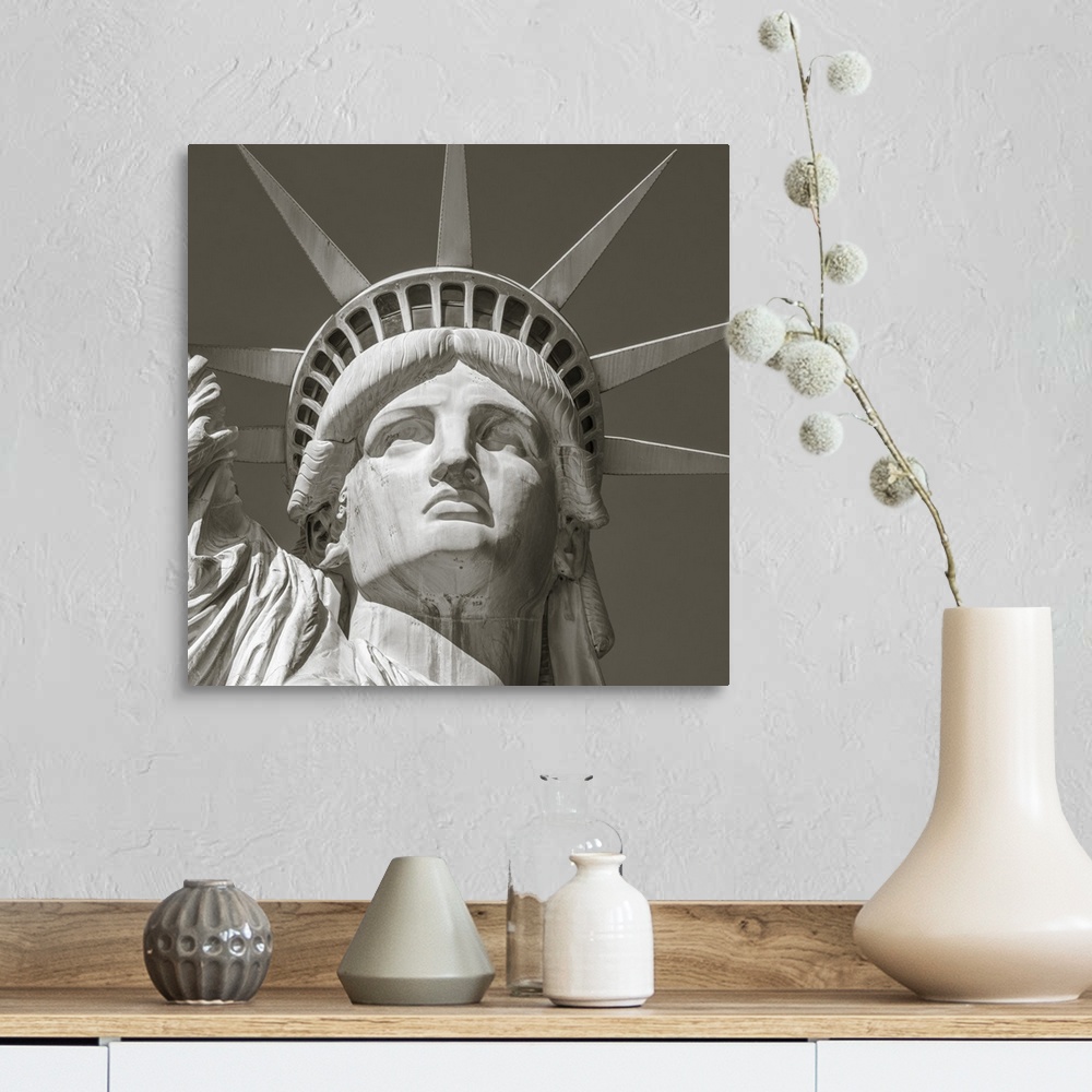 A farmhouse room featuring USA, New York, Manhattan, Liberty Island, Statue of Liberty.