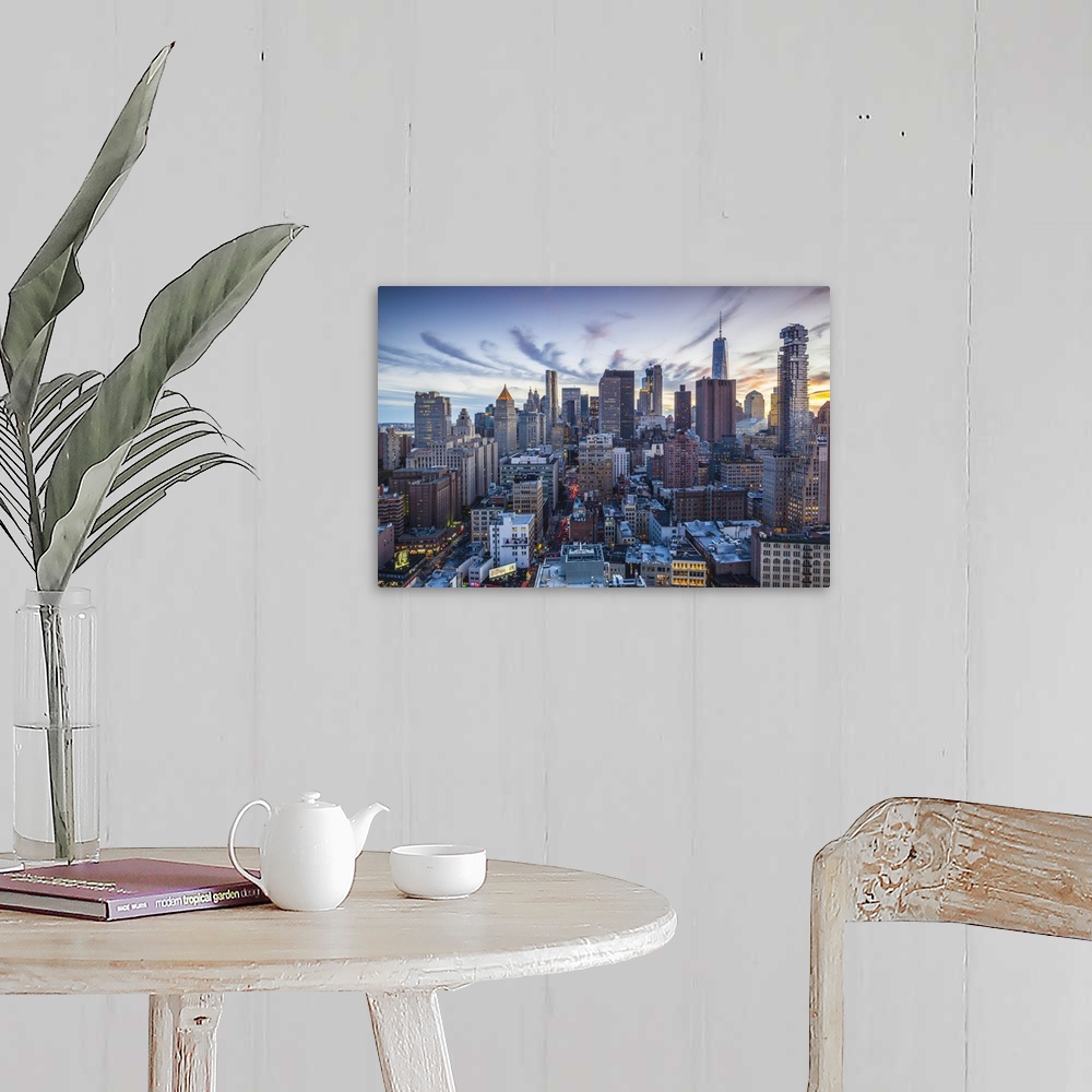 A farmhouse room featuring USA, New York, New York City, Lower Manhattan, elevated view, dusk