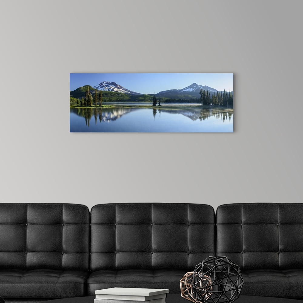 A modern room featuring USA, Oregon, Pacific Northwest, Central, Cascades, Deschutes County, Sparks Lake