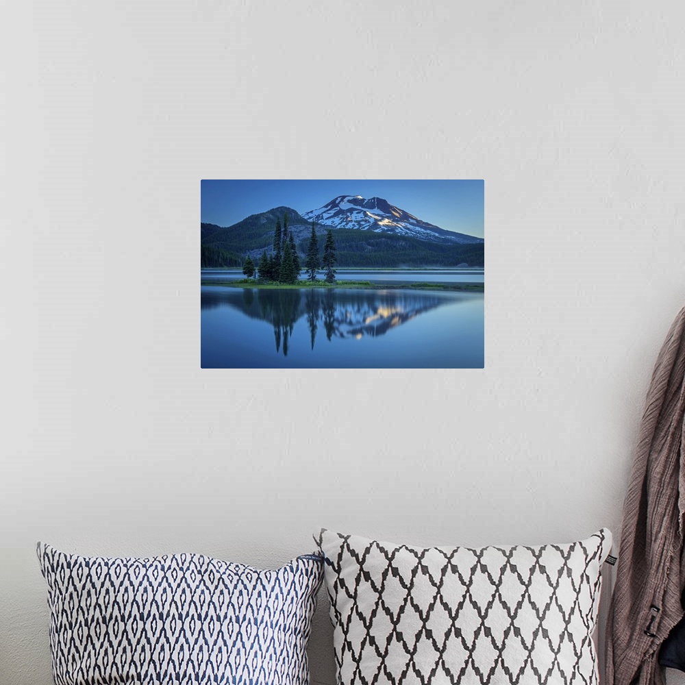 A bohemian room featuring USA, Oregon, Pacific Northwest, Central, Cascades, Deschutes County, Sparks Lake with South Siste...