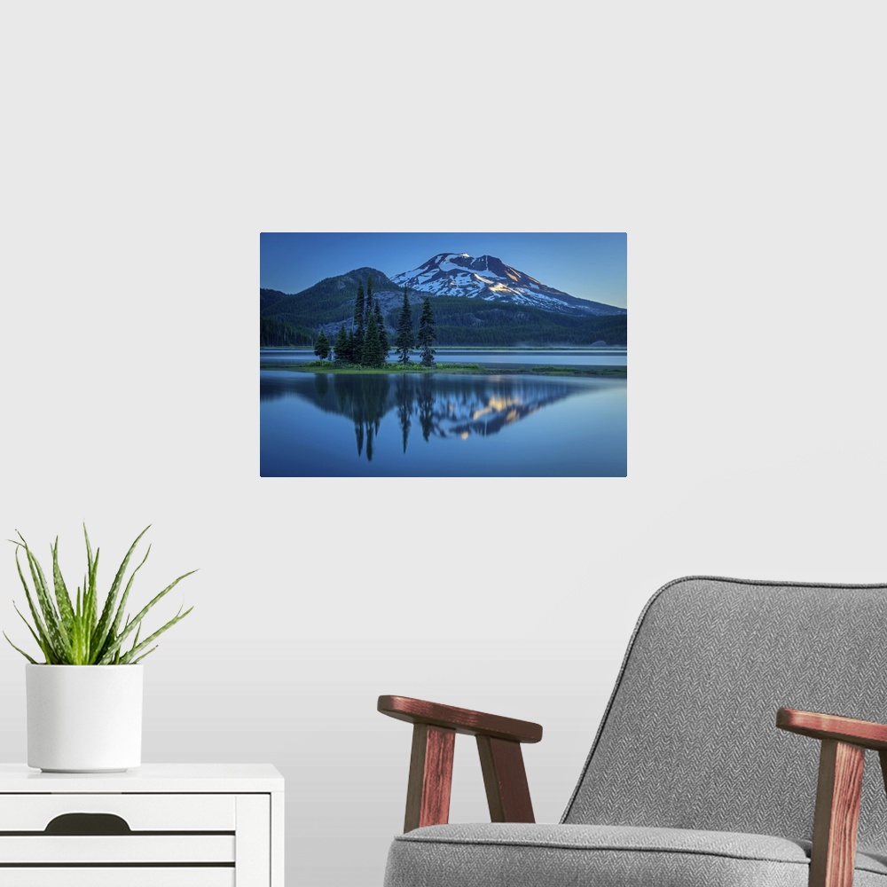 A modern room featuring USA, Oregon, Pacific Northwest, Central, Cascades, Deschutes County, Sparks Lake with South Siste...