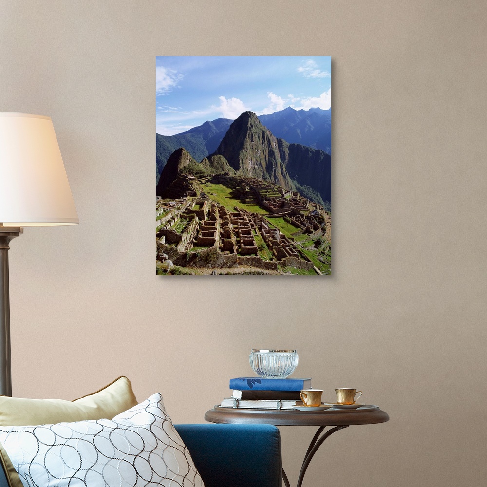 A traditional room featuring Peru, Cuzco, Machu Picchu