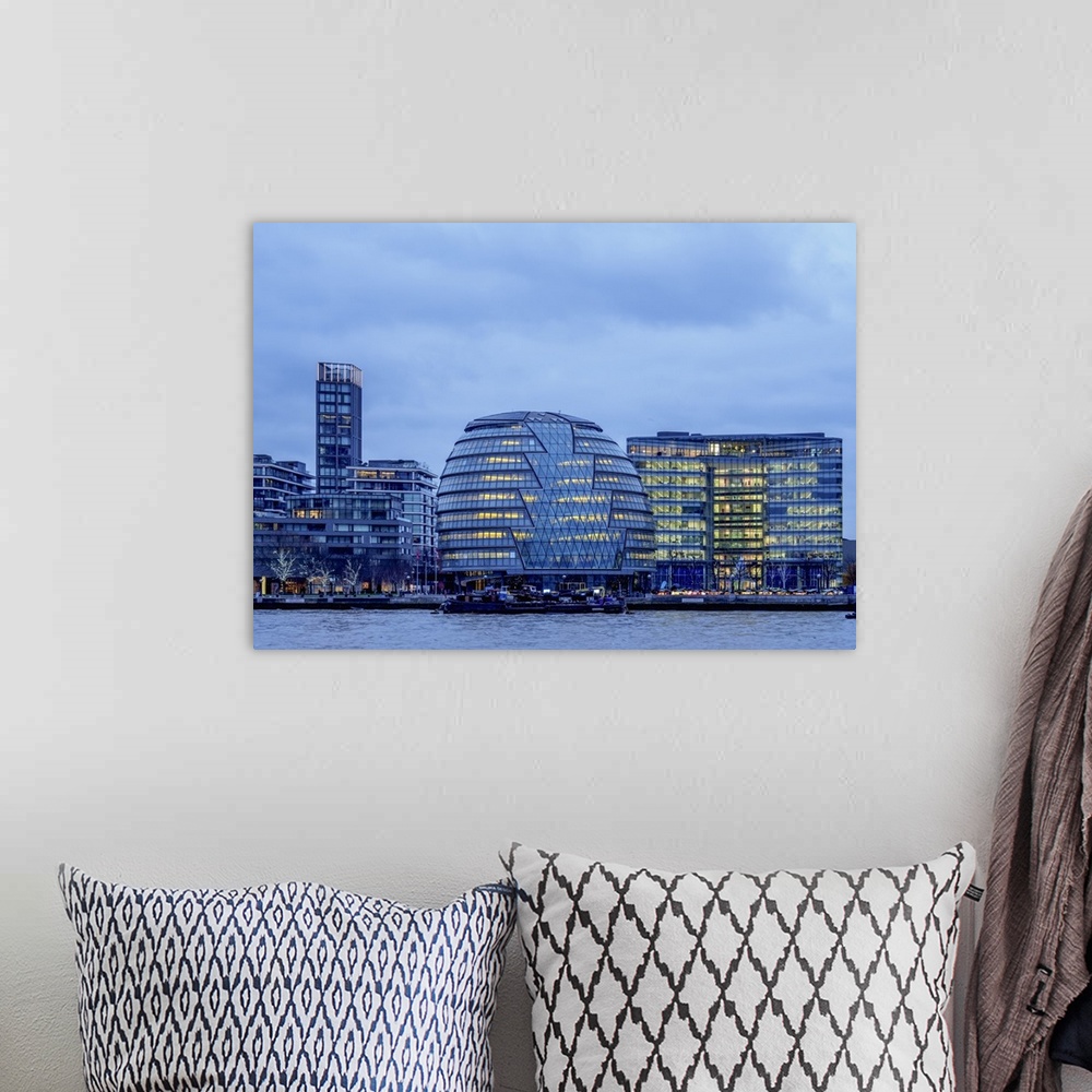A bohemian room featuring River Thames and City Hall at twilight, London, England, United Kingdom
