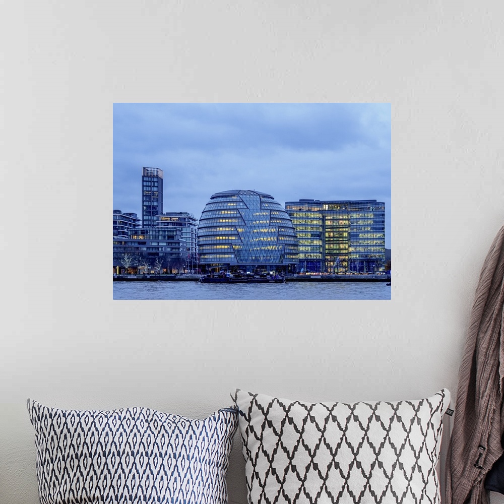 A bohemian room featuring River Thames and City Hall at twilight, London, England, United Kingdom