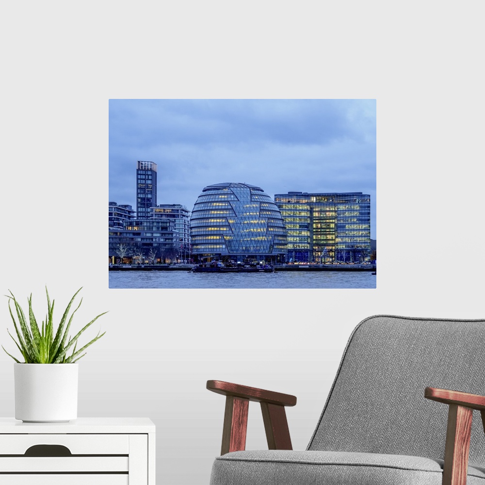 A modern room featuring River Thames and City Hall at twilight, London, England, United Kingdom