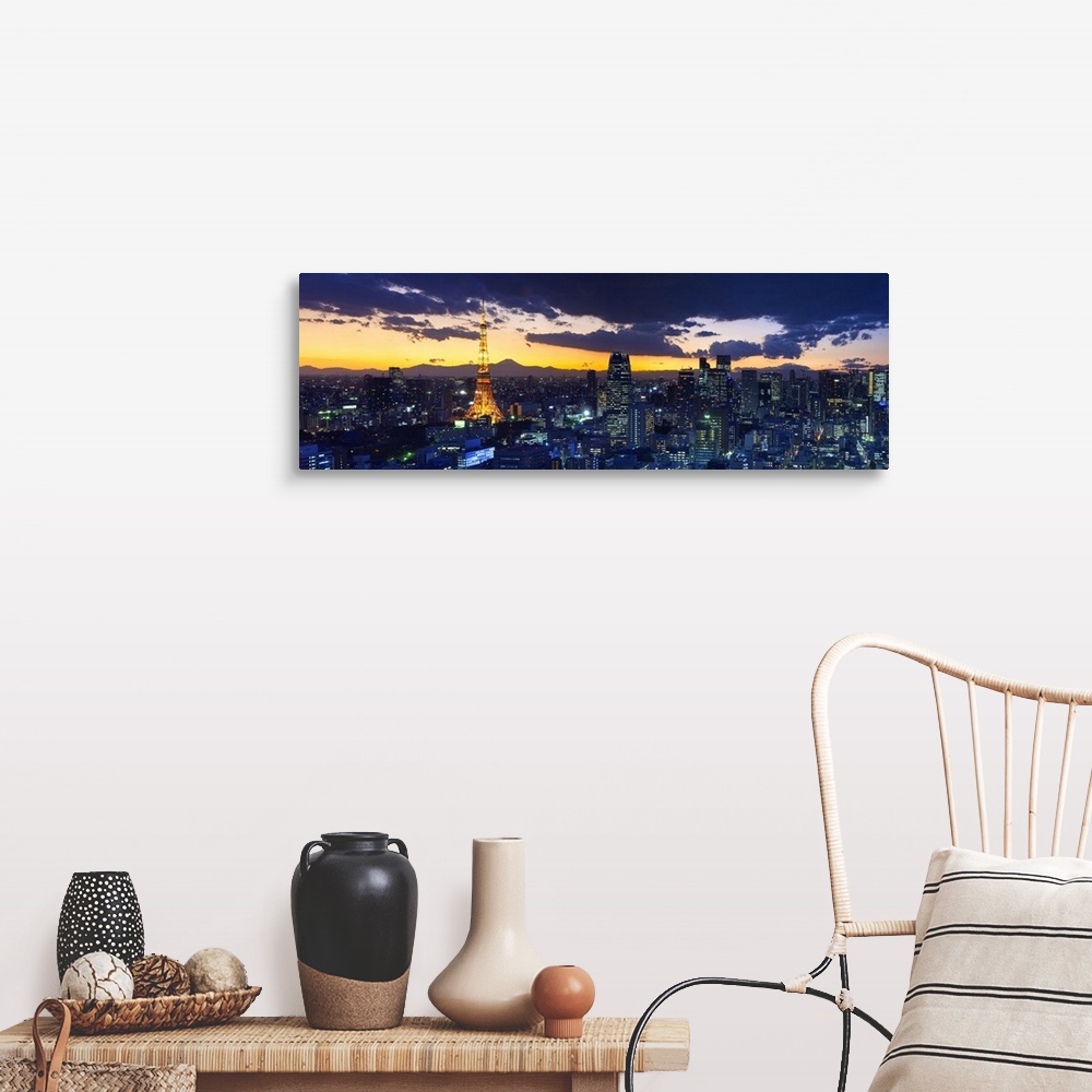 A farmhouse room featuring Skyline from Shiodome, Tokyo, Japan