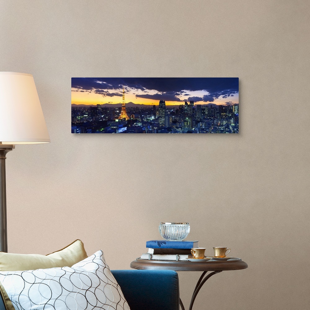 A traditional room featuring Skyline from Shiodome, Tokyo, Japan